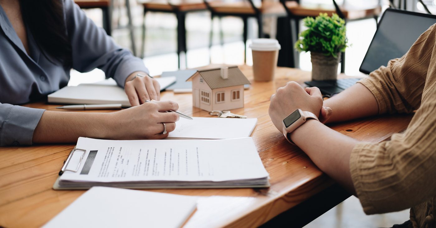 Real Estate Agent Or Bank Officer Describes The Loan Interest To The Customer With Home Purchase Contracts Or On Office Loans And Interest Rates